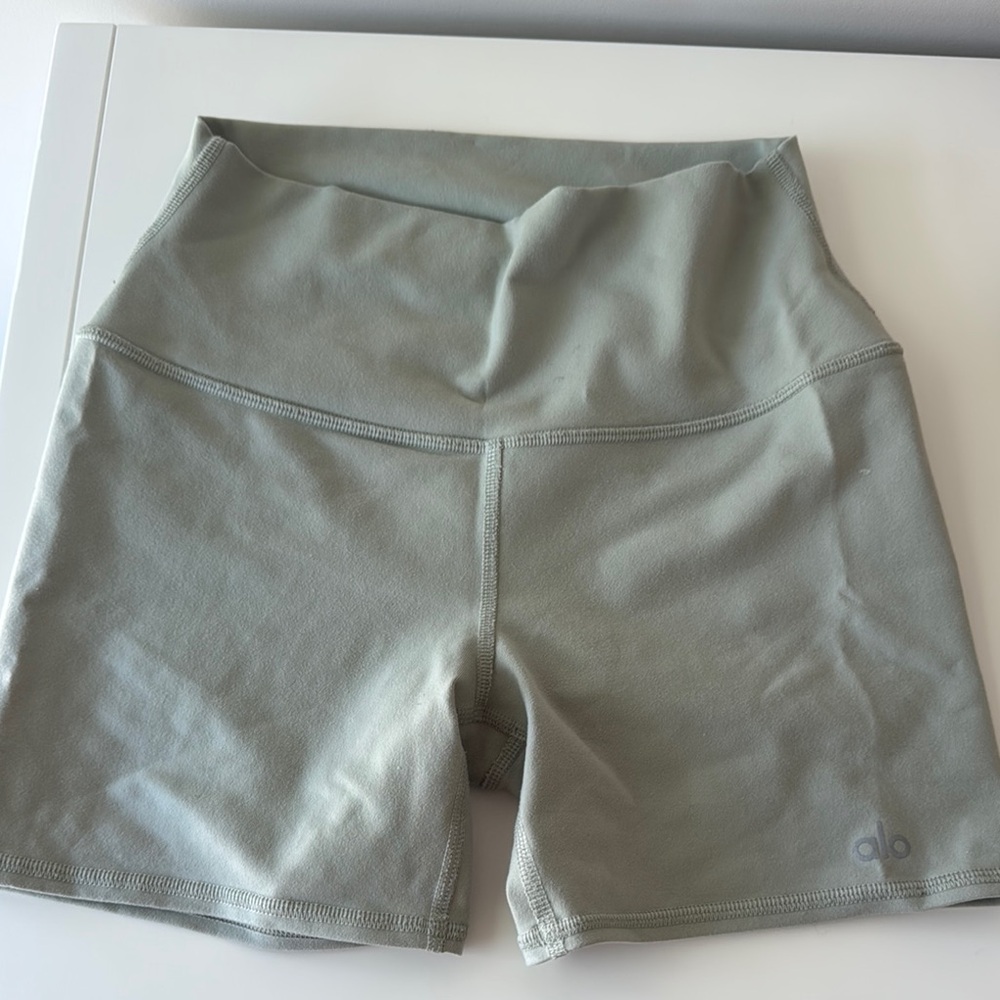 ALO Yoga Women's Light Gray Bike Shorts